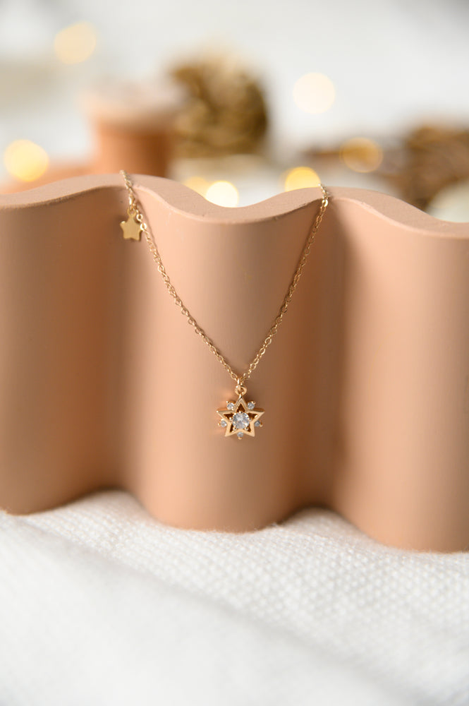 
            
                Load image into Gallery viewer, 14k Gold Plated - Bora Starry Necklace in Gold
            
        