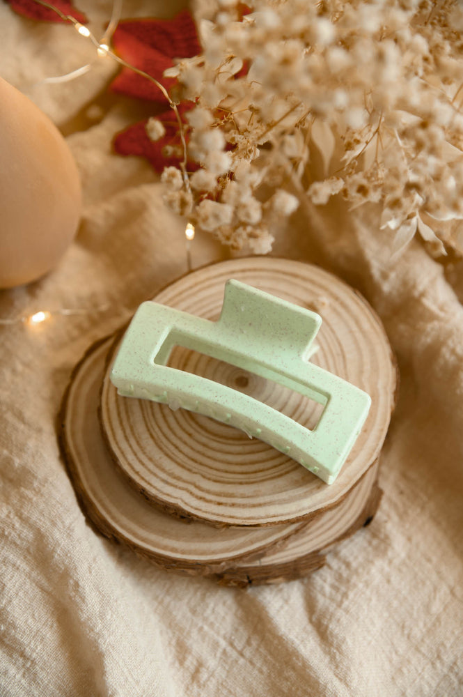 Boxy Claw Hair Clip in mint