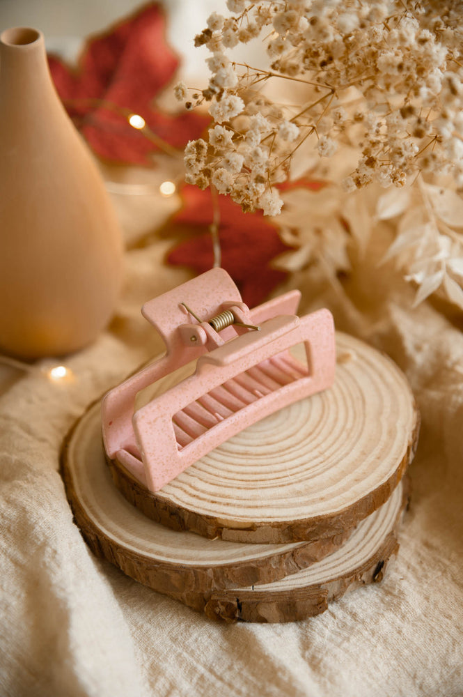 
            
                Load image into Gallery viewer, Boxy Claw Hair Clip in blush
            
        