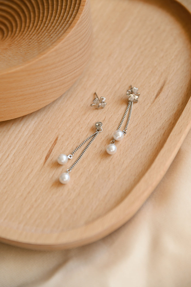 
            
                Load image into Gallery viewer, Clove Earrings (S925)
            
        