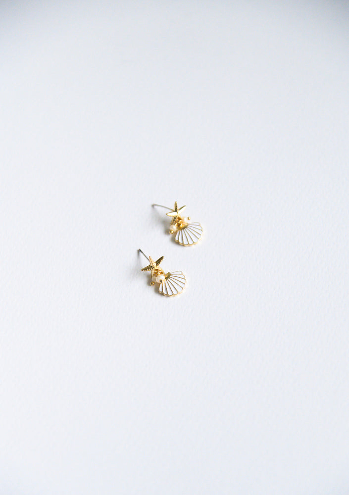 
            
                Load image into Gallery viewer, Bay seashell Earrings (S925)
            
        